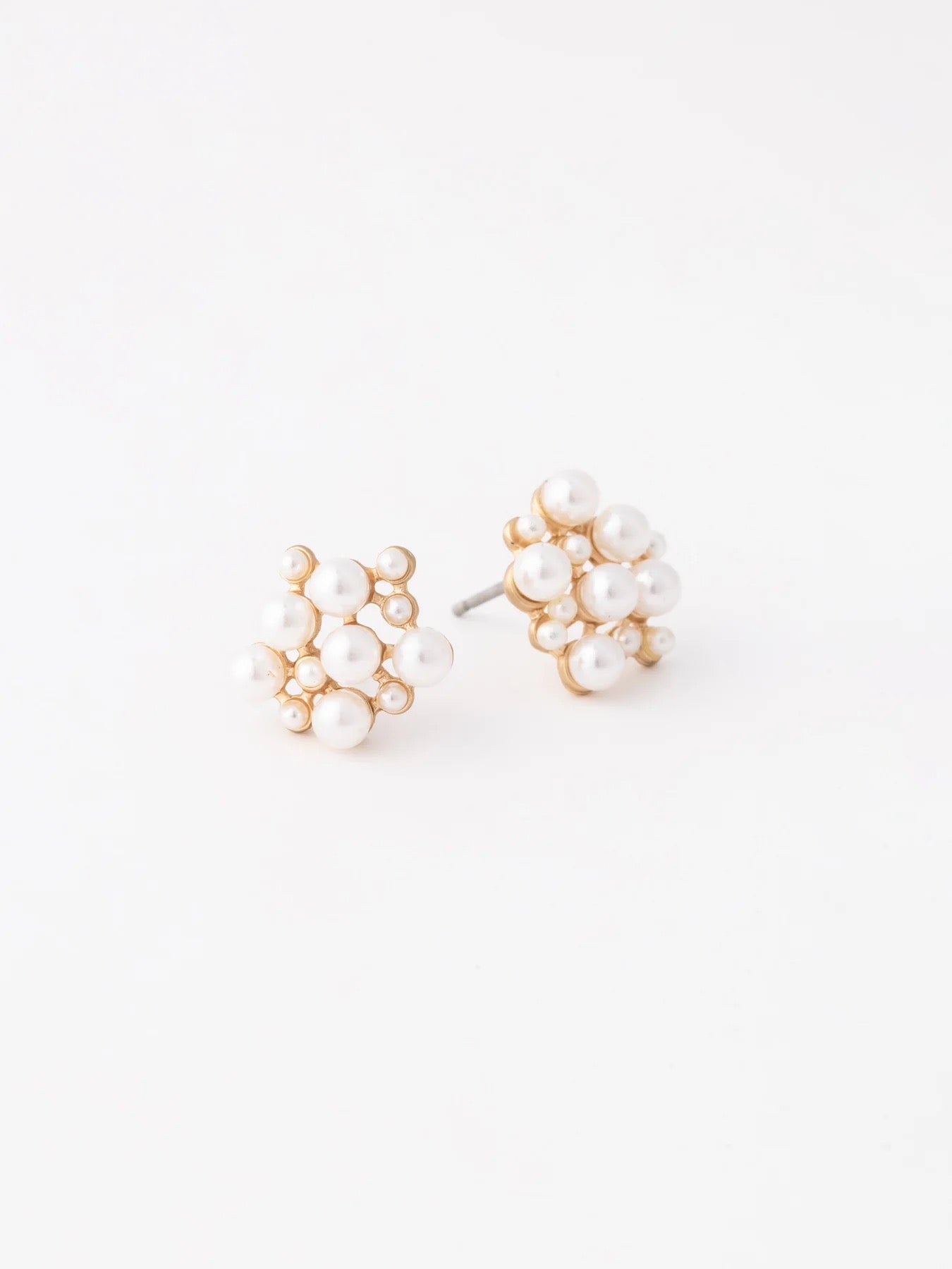 Laura Pearl Earrings