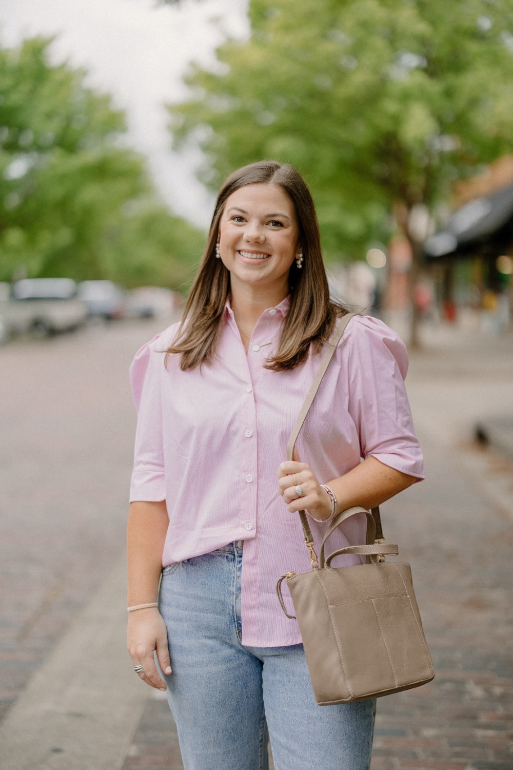 Lari Zip-Top Crossbody in Pebbled Driftwood