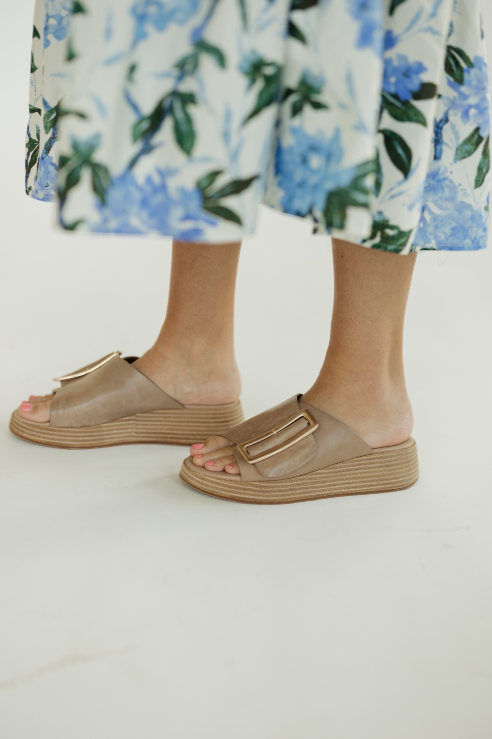 Ela Khaki Leather Sandal by Chocolat Blu