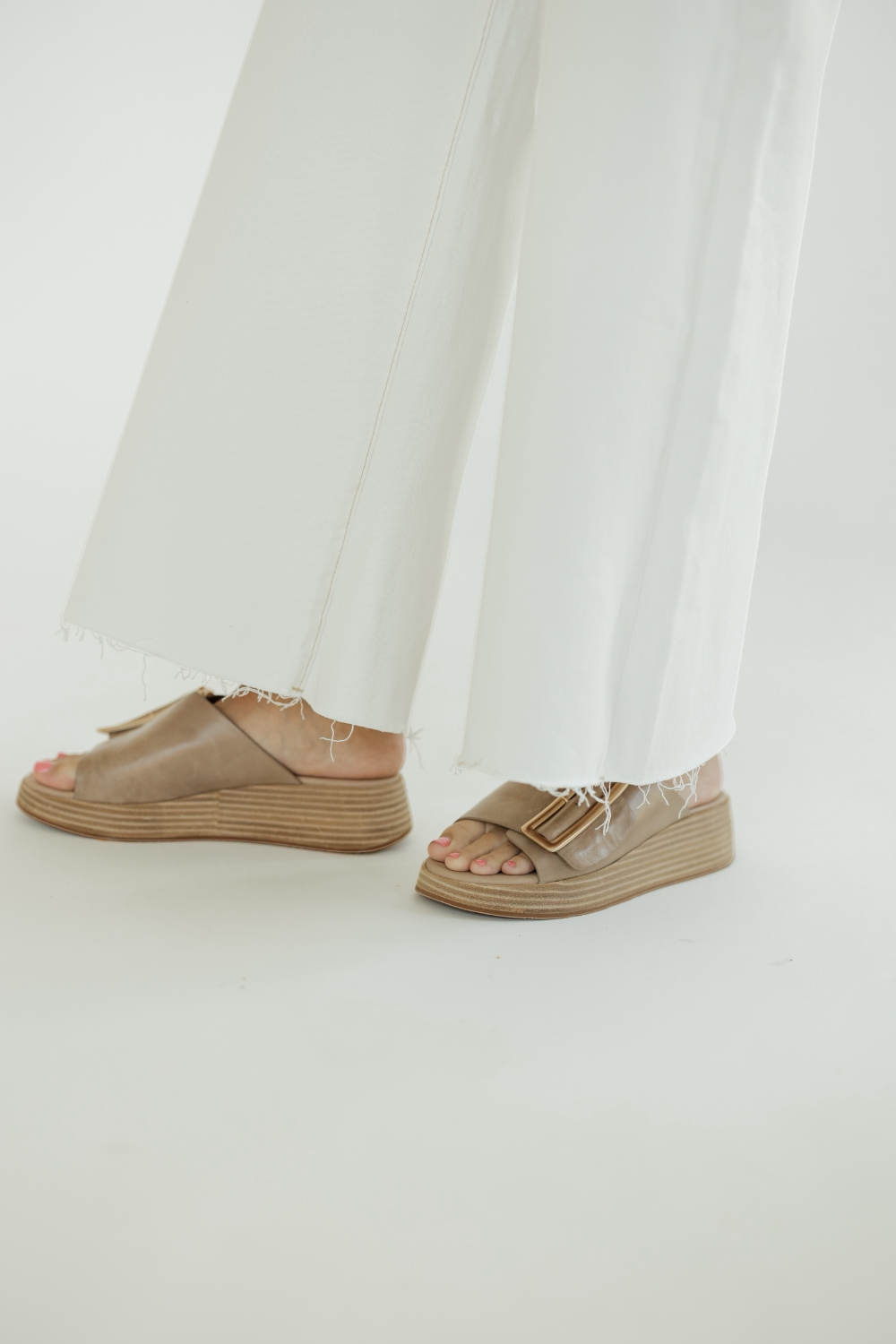 Ela Khaki Leather Sandal by Chocolat Blu