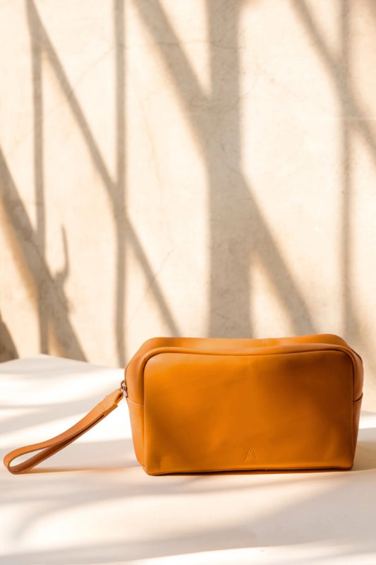 Avery Dopp Kit in Cognac