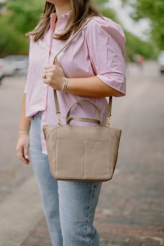 Lari Zip-Top Crossbody in Pebbled Driftwood